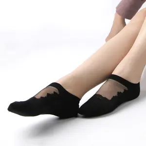 2023 çin üretici ücretsiz kargo kadınlar siyah tatlı sevimli Ultra ince şeffaf dantel elastik kısa ayak bileği çorap