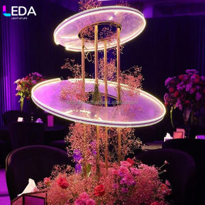 Centro de Mesa de Acero Inoxidable Personalizado LEDA con Soporte para Flores y Tira de Luz LED Blanca, Base Dorada para Decoración de Mesa de Boda - Product Image 1