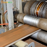 Pont composite extérieur en plastique et bois de style moderne résistant au feu, finition de grain de bois rustique imperméable, technique brossée par clic