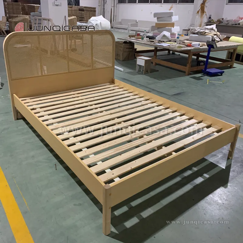 Tempat Tidur Rotan Kayu Kustom Ranjang Kamar Tidur Padat Rangka Tempat Tidur Ganda