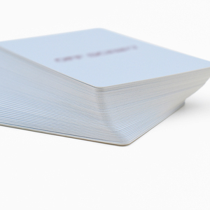 Cartes de conversation Icebreaker personnalisées avec 160 questions, en matériau durable, avec boîte de présentation verticale pour les soirées de jeux en famille - Product Image 4