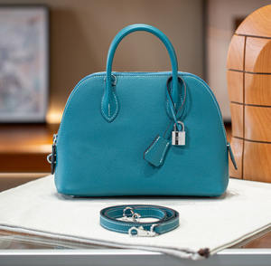 Sac à bandoulière en cuir pour femme, de haute qualité, durable, personnalisable, avec fermeture étanche - Product Image 1