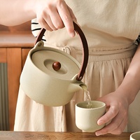 Service à thé en grès avec infuseur en acier inoxydable 304, plateau en bois d'acacia et quatre tasses – Idéal pour la cuisine et les pauses déjeuner