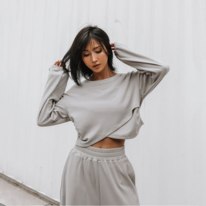 Conjunto de Dos Piezas para Mujer, Estilo Casual, Otoño-Invierno, Top Corto con Logotipo Bordado, Corte Holgado, Poliéster - Product Image 2