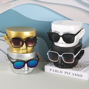 Présentoir <span class=keywords><strong>de</strong></span> lunettes en résine Dake en gros, support <span class=keywords><strong>de</strong></span> lunettes <span class=keywords><strong>de</strong></span> vue <span class=keywords><strong>de</strong></span> bureau durable avec finition brillante pour magasin <span class=keywords><strong>de</strong></span> mode - Product Image 4
