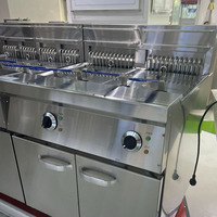 Friteuse électrique commerciale verticale à double cuve et quatre paniers pour les restaurants de restauration rapide occidentale - Nuggets de poulet