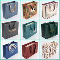 Sacs en papier personnalisés haut de gamme pour cadeaux de luxe, sacs à main élégants en carton pour petites entreprises, emballages avec votre propre logo