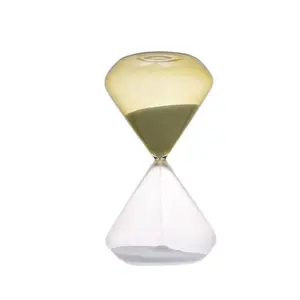 Mooi Vervaardigde Diamantvorm Handgemaakte Glazen Zandklok Met Verschillende Schilderkleur 15 Minuten Zandloper Zandloper
