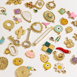 Luxe délicats | |   Pendentif en acier inoxydable plaqué or 18 carats pour la fabrication de bijoux DIY | |   Imperméable, hypoallergénique et durable - Product Image 2