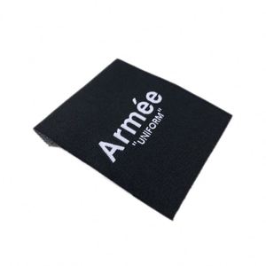 Etiqueta de Ropa Negra Tejida, Etiquetas Personalizadas para Ropa, Etiquetas Plegables de un Solo Lado para el Cuello - Product Image 3
