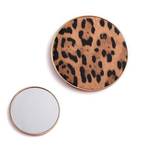 Espejo de Maquillaje de Bolsillo Redondo con Estampado de Leopardo, de Una Sola Cara - Product Image 1