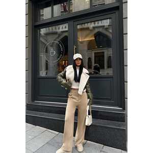 Chaqueta de Mujer con Detalles de Lana Color Caqui - Product Image 2