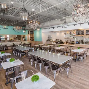 Moderne Holzcafé Restaurant Fast-Food Bar Essmöbel stapelbare klassische Bistro-Tische und Stühle-Sets