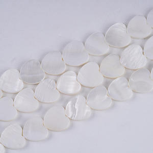 Cuentas de Concha Blanca de Agua Dulce en Forma de Corazón de 14-15 mm, Material para Hacer Pendientes Hechos a Mano, Características de Hueso de Coral, Patrones de Flores y Arroz - Product Image 1