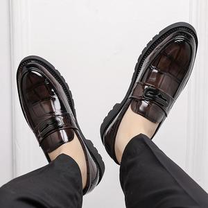 Nuove <span class=keywords><strong>Scarpe</strong></span> da Uomo Autunno 2024 in PU di Grande Taglia, Punta Affusolata, Slip-on, Lucide, per Affari e Matrimoni - Product Image 2