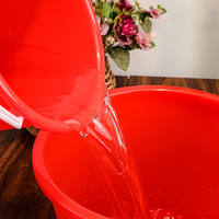 Ember Plastik Berkualitas Tinggi Bahan PP Warna Merah Untuk Penggunaan di Rumah atau Luar Ruangan dengan Pegangan Portabel untuk Kamar Mandi
