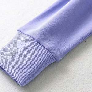 เสื้อฮู้ดแขนตัดกันแบบสวมหัวเสื้อครอปสำหรับผู้หญิงผ้าขนแกะคอตตอนออกแบบโลโก้ได้ตามต้องการ - Product Image 3