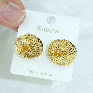 Boucles <span class=keywords><strong>d</strong></span>'oreilles clous romantiques <span class=keywords><strong>en</strong></span> cuivre et résine dorée, <span class=keywords><strong>forme</strong></span> <span class=keywords><strong>nid</strong></span> <span class=keywords><strong>d</strong></span>'<span class=keywords><strong>oiseau</strong></span> ajouré, style antique français, pour mariage féminin - Product Image 3