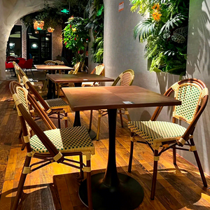 Ensemble de meubles de bistrot français moderne, chaise en aluminium tressé et table à manger carrée en bois pour café, restaurant - Product Image 6