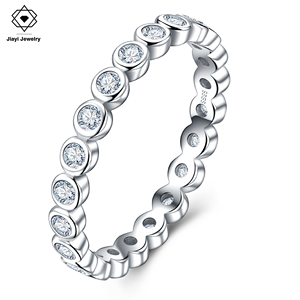Anillo de Eternidad con Moissanita Engastada en Bisel de Plata de Ley S925 de 0.56 CTW, Anillo de Lujo para Boda o Uso Diario - Product Image 1