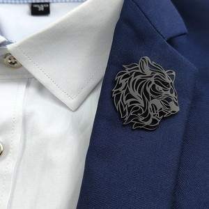 Broches créatives en forme de lion en acier inoxydable plaqué or et argent personnalisées pour femmes et hommes - Product Image 5