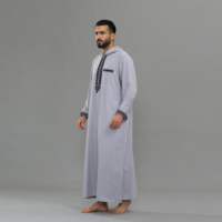 Thobe Thawb Classique Islamique Arabe Premium pour Hommes, Respirant Toutes Saisons, Brodé Marocain, Vente en Gros