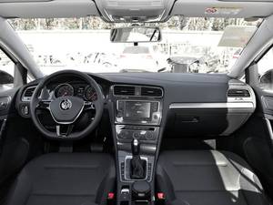VW <span class=keywords><strong>Golf</strong></span> 230TSI 2017 Automático, Edición Conmemorativa del Millésimo Aniversario, Auto <span class=keywords><strong>Usado</strong></span> de Alta Calidad, Bien Mantenido - Product Image 4