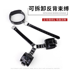Collier en cuir brillant avec menottes inversées intégrées, jouet sexuel SM pour jeux adultes - Product Image 3