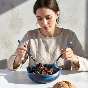 Ensemble de Cuillères à Salade Artisanales Vibrantes 100% Résine Écologique avec Cuillère à Glace Personnalisée, Lavable au Lave-Vaisselle pour Usage Domestique et Hôtelier - Product Image 1