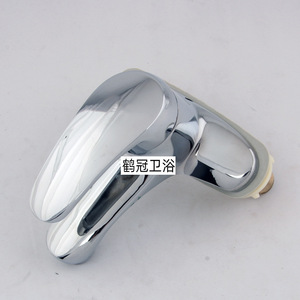 Grifo de lavabo monomando con cuerpo de latón, montaje en cubierta, estilo moderno para agua fría y caliente - Product Image 2