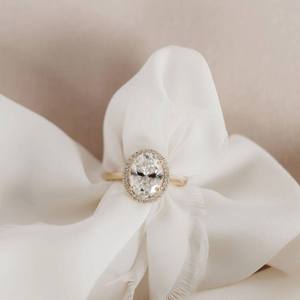 Bague de fiançailles solitaire en diamant taille ovale sertie à griffes, or 14k/18k, grande bague unisexe en diamant naturel certifié, design élégant - Product Image 2