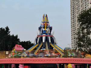 Manège Autoportant en PRV et Acier pour 24 Passagers, Équipement d'Attraction Extérieur pour Parcs à Thème, Carnavals, Foires et Parcs d'Aventure - Product Image 4