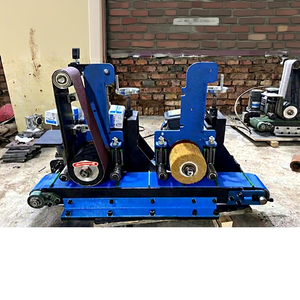 Mini ponceuse à bande électrique 2x72 pour le polissage des métaux avec boîte de vitesses, puissance 2,2 kW, longue durée de vie - Product Image 1