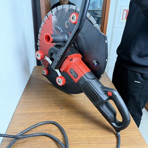 Scie circulaire <span class=keywords><strong>électrique</strong></span> 220V sans balais pour la découpe de <span class=keywords><strong>béton</strong></span>, la modification de murs, portes/fenêtres, la coupe de pierre et de barres d'acier, et la finition des bords - Vente en gros - Product Image 2