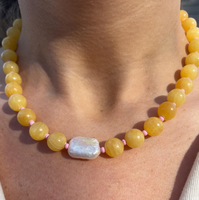 Collier tendance unisexe en perles baroques d'imitation irrégulières, pierres naturelles, cristaux et strass, perles rondes