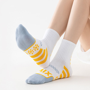 Chaussettes de sport en coton respirant à haute élasticité, personnalisées en gros, pour le football, chaussettes de cheville - Product Image 2
