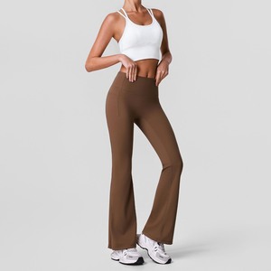 Ensemble de yoga YIYI pour femme avec dos croisé et coussinets, tenue de yoga taille haute avec poches, col en U pour femmes - Product Image 2