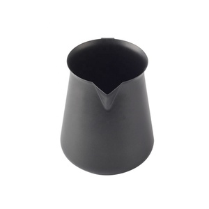 Jarra Minimalista de Metal Negro para Espumar Leche, 800 ml, Accesorio Duradero para Café y Té - Product Image 3