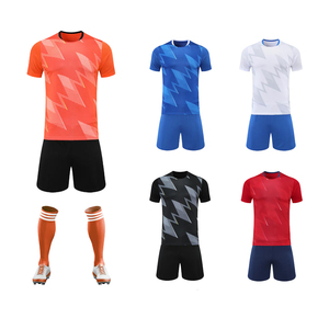 Derniers kits de haute qualité Kit complet de football Chemise sèche et ajustée personnalisée pour jeunes Ensemble de maillots de football pour hommes - Product Image 1