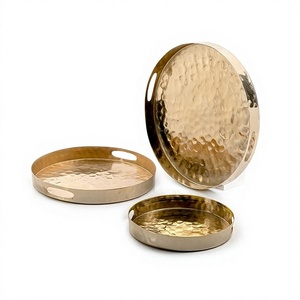 Bandeja para Servir Alimentos en Tres Tamaños Diferentes, Bandeja para Dulces de Aluminio Color Dorado con Diseño Martillado de Home Arts - Product Image 1