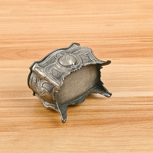<b>Dropshipping</b> Shopify Antique Tin High Foot Metal Jewelry Box European Vintage Classic Light Luxury Ring Case - Product Image 3