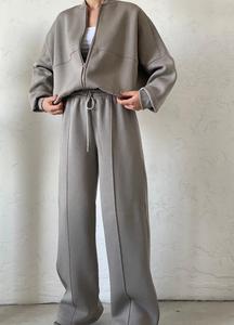 Ensemble de survêtement élégant et minimaliste pour femme, imprimé, avec logo personnalisé, pantalon large et veste bomber zippée, respirant, 2 pièces - Product Image 3