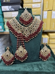 Ensemble de collier classique plaqué or rose Kundan, bijoux artificiels élégants et raffinés exportés en Inde - Product Image 2