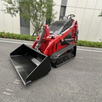 Mini-chargeuse sur chenilles multifonctionnelle améliorée 2026 avec balayeuse et compacteur de plaques pour le transport agricole et la récolte