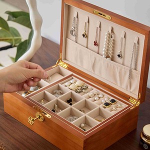 Solid wood jewelry <b>box</b> with lid, multi-compartment design, suitable for storing earrings, necklaces, and other jewelry. - Product Image 2
