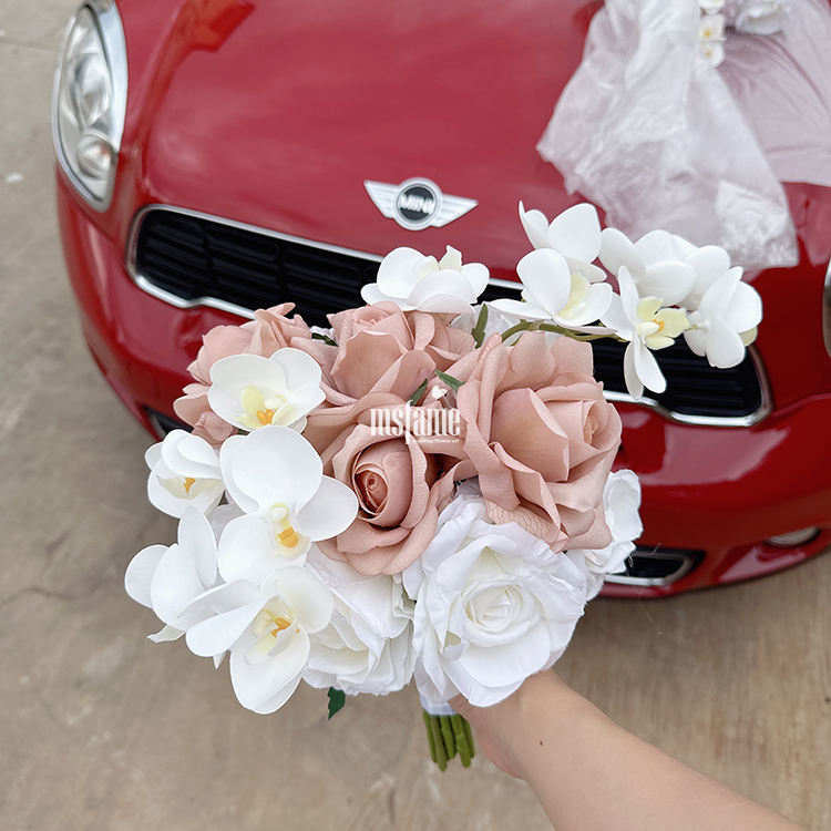 Ramo de dama de honor 25-30cm