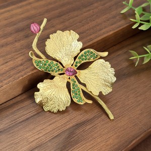 Broche de Flor de Orquídea Vefiery Jewelry, Chapado en Oro de 18K, Cobre con Piedras Preciosas Naturales (Amatista/Topacio), Cristal, Boda, Lujo, Estilo Oriental - Product Image 1