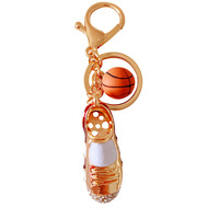 Porte-clés tendance en alliage de zinc avec cordon tressé, motif chaussure de basket-ball et cœur, pour sac, cadeau mignon pour couple