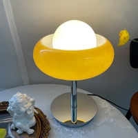 Lampe de table moderne en forme de champignon, électrique, écologique, simple, avec abat-jour en tissu et verre en forme d'œuf, base chromée, lumière d'ambiance LED à intensité variable pour chevet