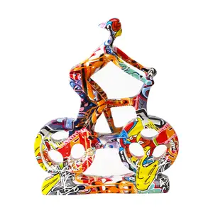 수지 홈 장식 조각 다채로운 소년과 소녀 승마 자전거 동상 장식품 공예